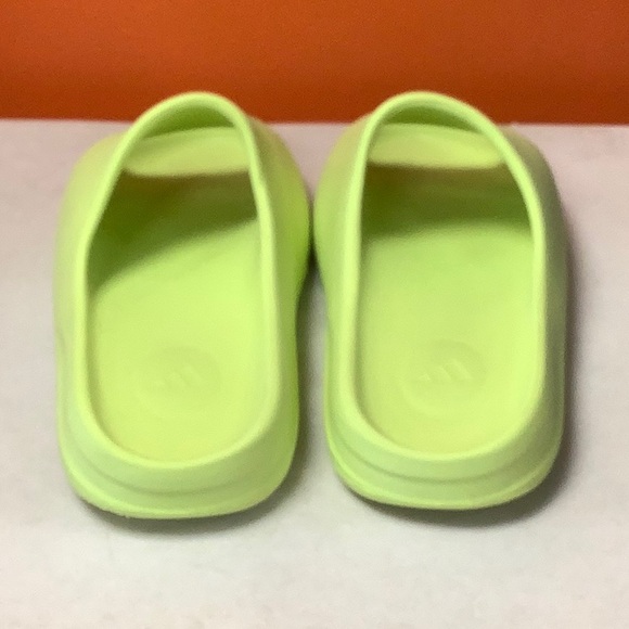 Yeezy Glow Green Slides - Picture 3 of 11